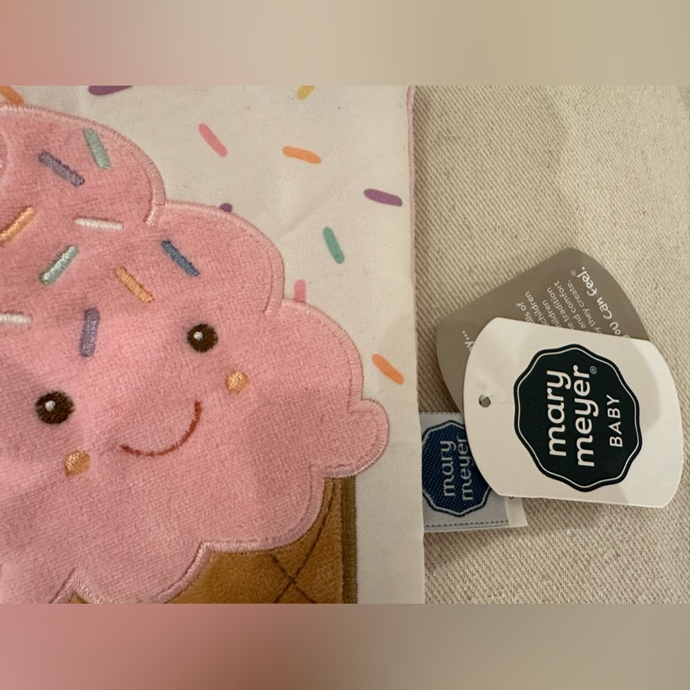 🤍 NWT Mary Meyer Sweet Soothie Sprinkles Ice Cream Crinkle Teether – 6×6″ - Picture 4 of 8